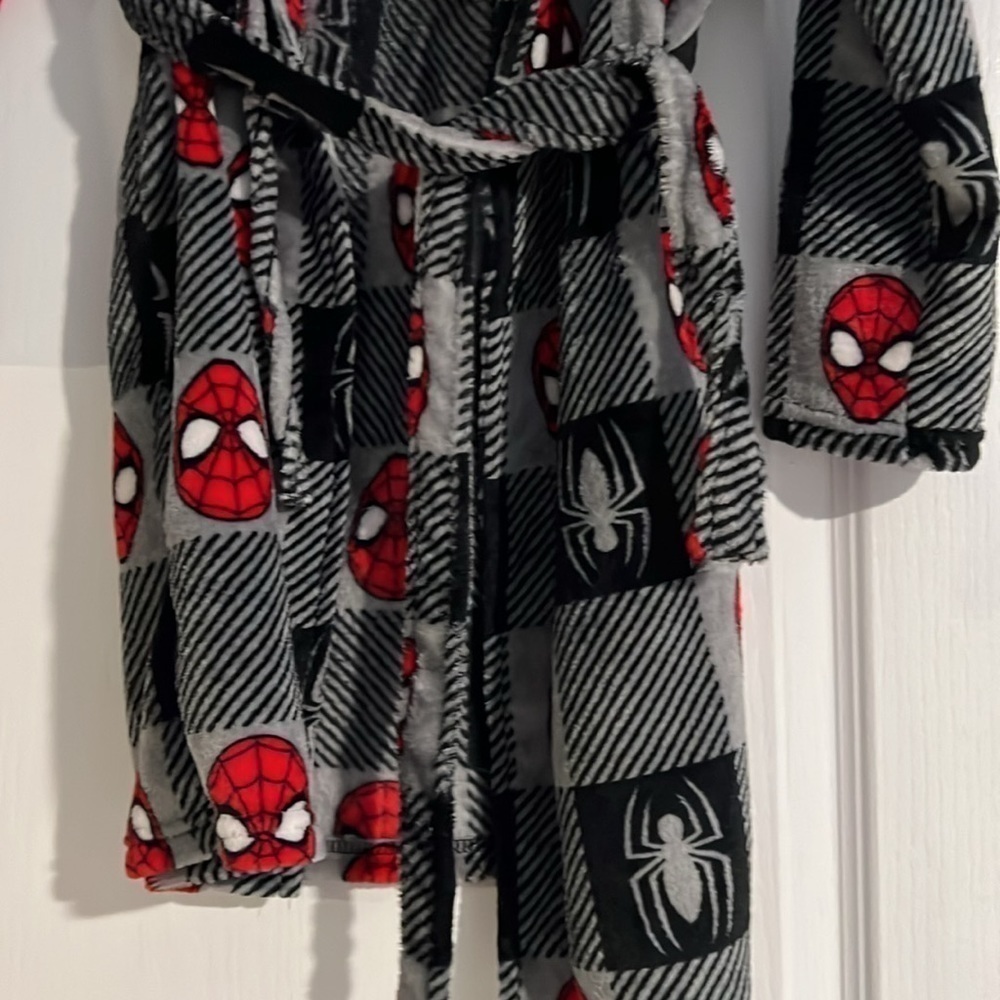 Spiderman Kids unisex bath robe size small in red grey & black fuzzy pajamas - Picture 6 of 11